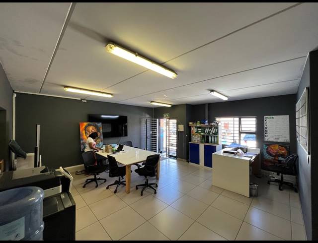 410M² WAREHOUSE TO LET IN STRIJDOMPARK